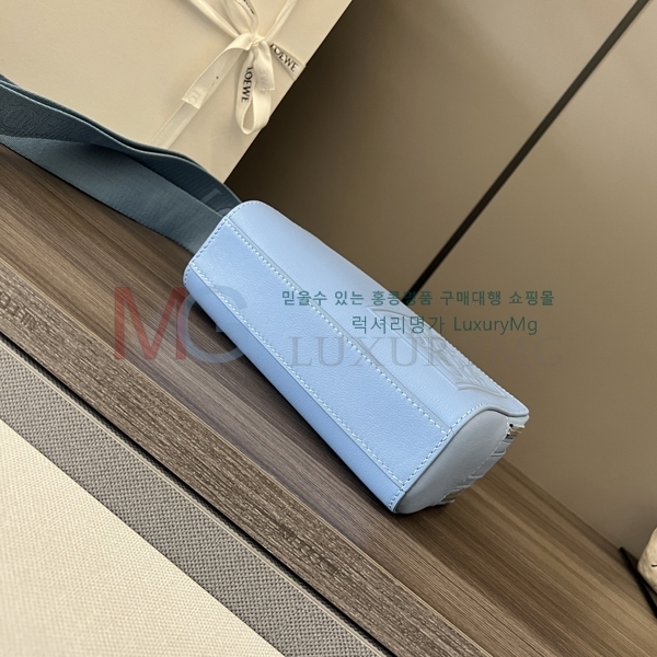 �ο��� �̴� ī�޶� ũ�ν��� 062399-6