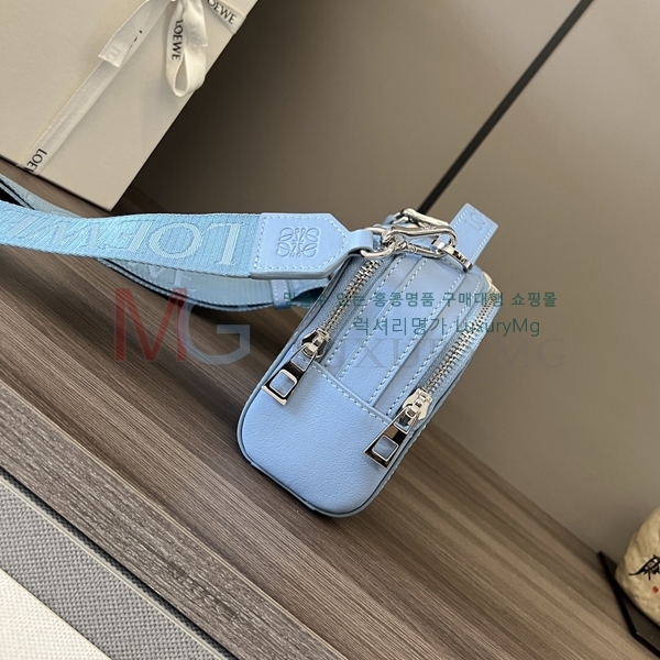 �ο��� �̴� ī�޶� ũ�ν��� 062399-6