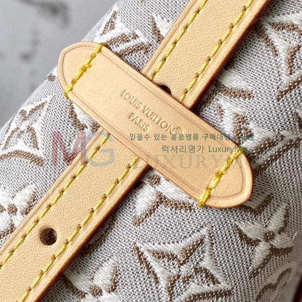 ���̺��� ĳ���� �̽�Ʈ ����Ʈ M2A136-200